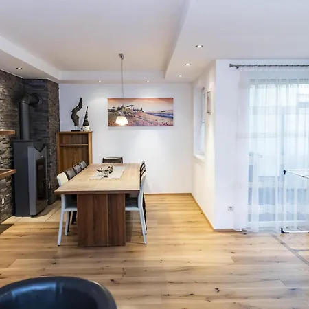 Holiday home Gartentraum 1 *