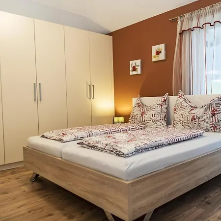 Holiday home Gartentraum 1 *